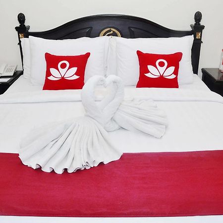 סוראבאיה Zen Rooms Sultan Iskandar Muda מראה חיצוני תמונה