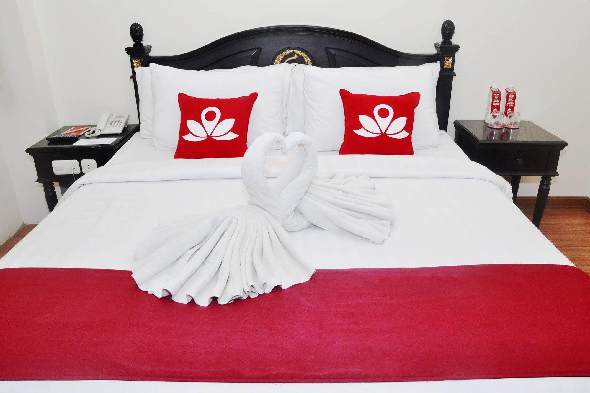 סוראבאיה Zen Rooms Sultan Iskandar Muda מראה חיצוני תמונה