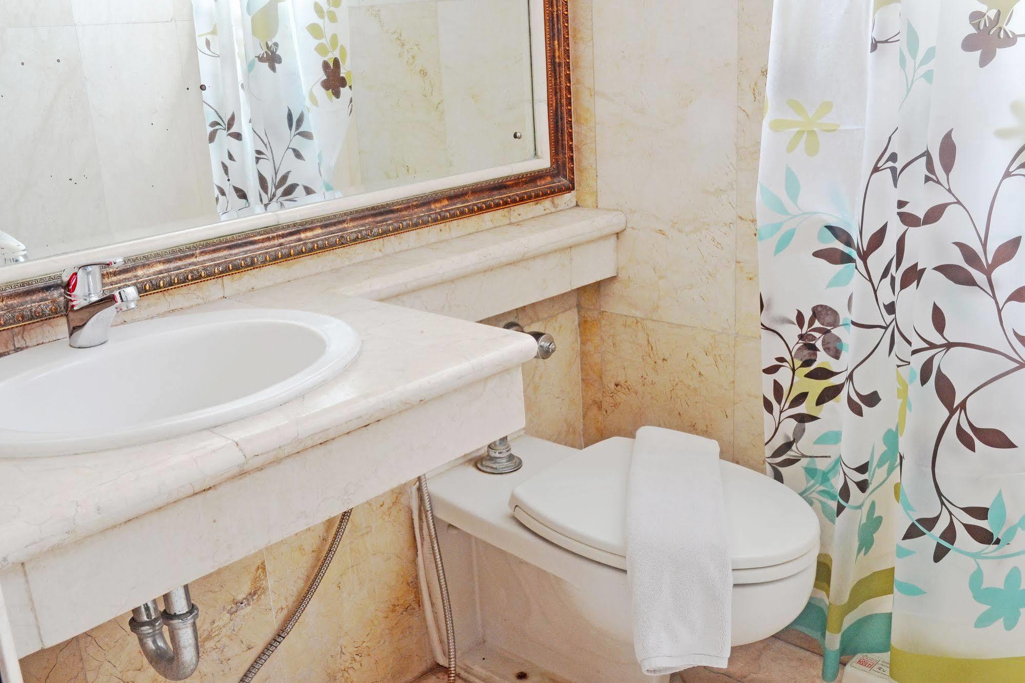 סוראבאיה Zen Rooms Sultan Iskandar Muda מראה חיצוני תמונה