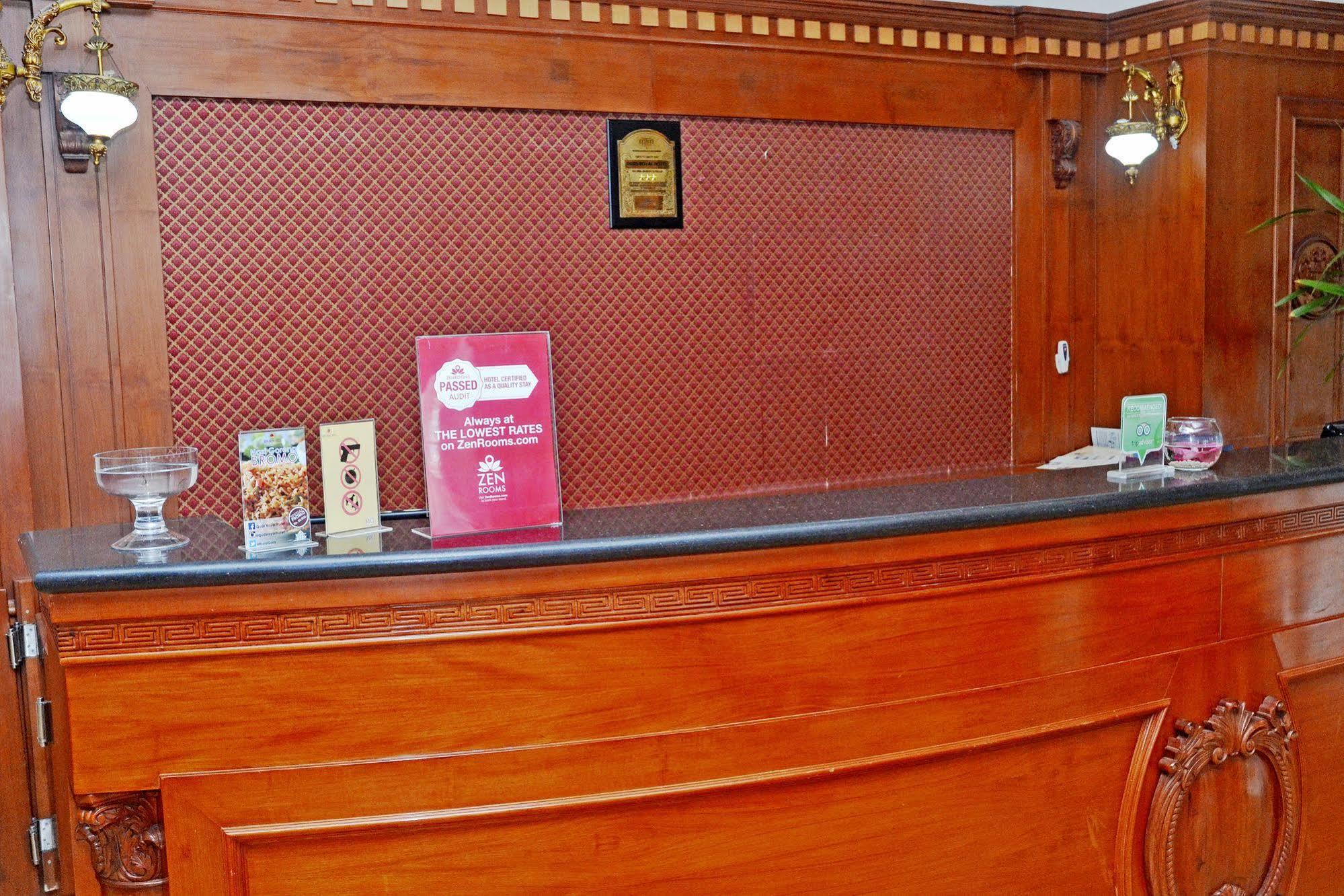 סוראבאיה Zen Rooms Sultan Iskandar Muda מראה חיצוני תמונה
