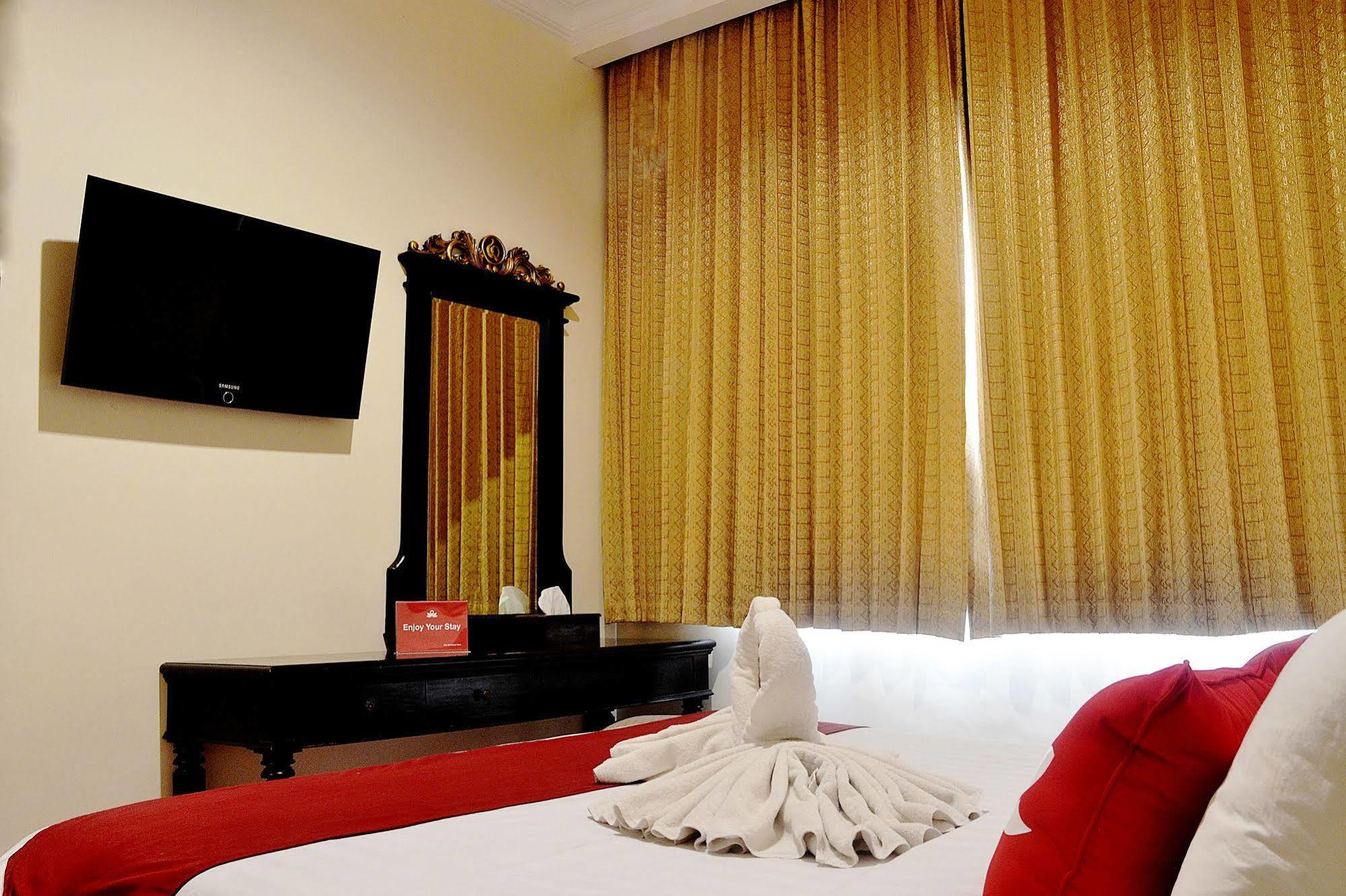 סוראבאיה Zen Rooms Sultan Iskandar Muda מראה חיצוני תמונה