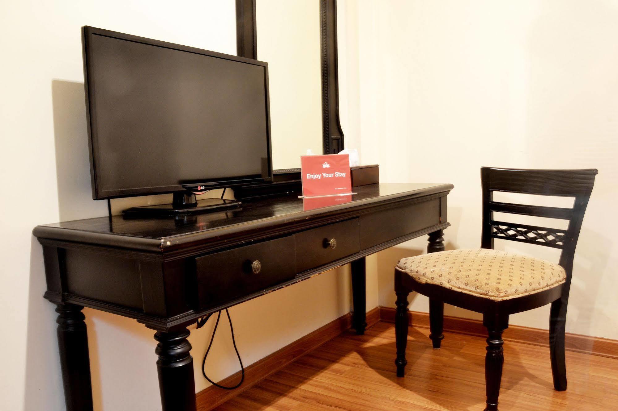 סוראבאיה Zen Rooms Sultan Iskandar Muda מראה חיצוני תמונה