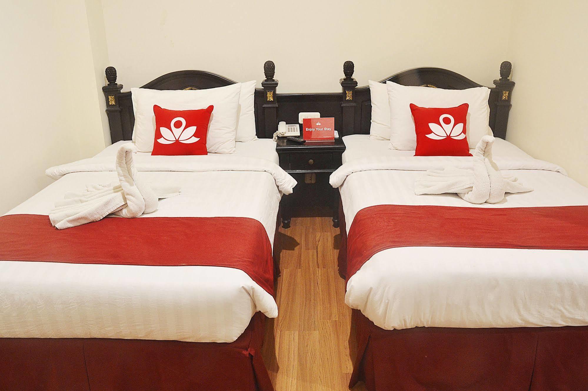 סוראבאיה Zen Rooms Sultan Iskandar Muda מראה חיצוני תמונה