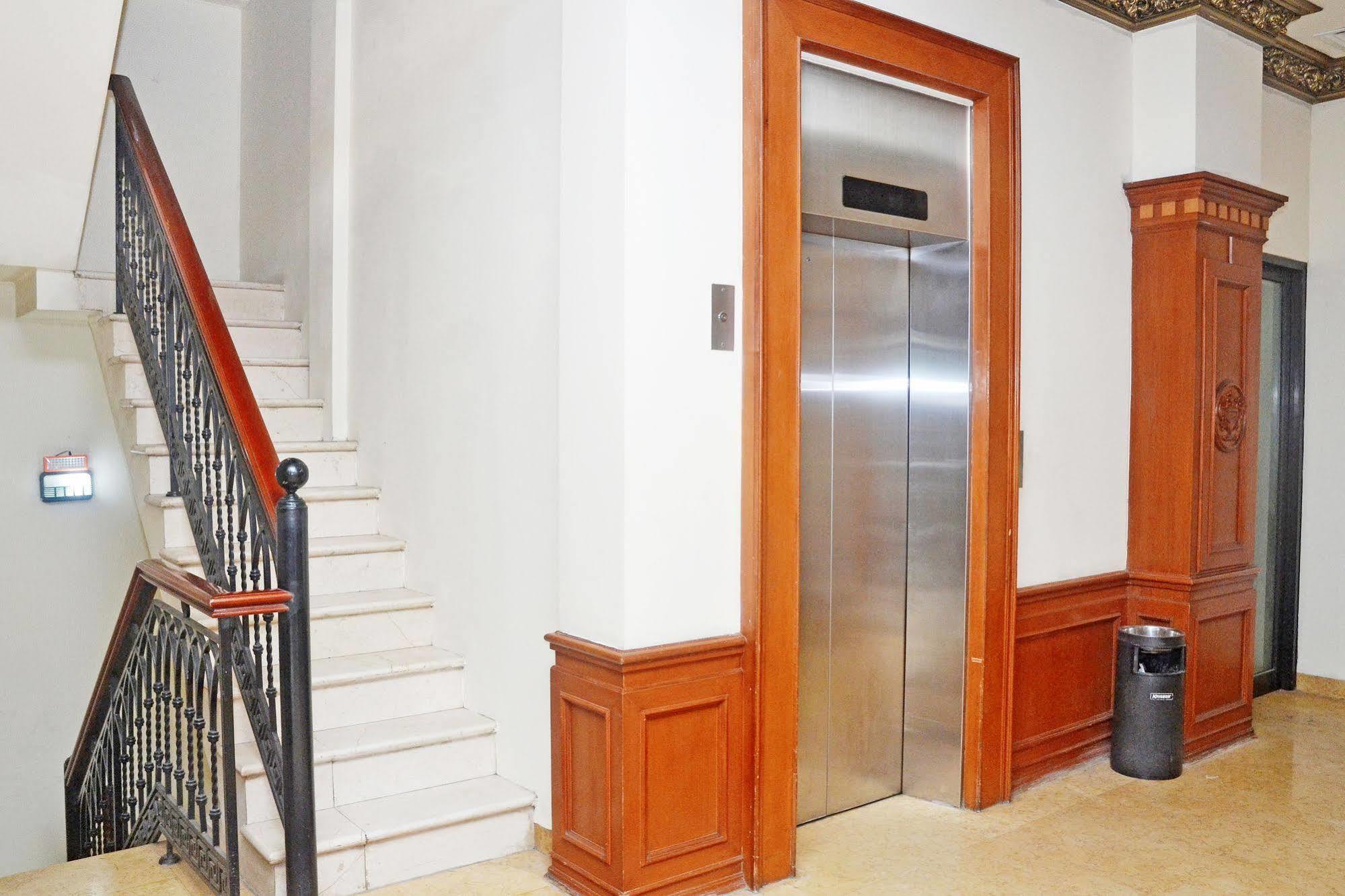 סוראבאיה Zen Rooms Sultan Iskandar Muda מראה חיצוני תמונה