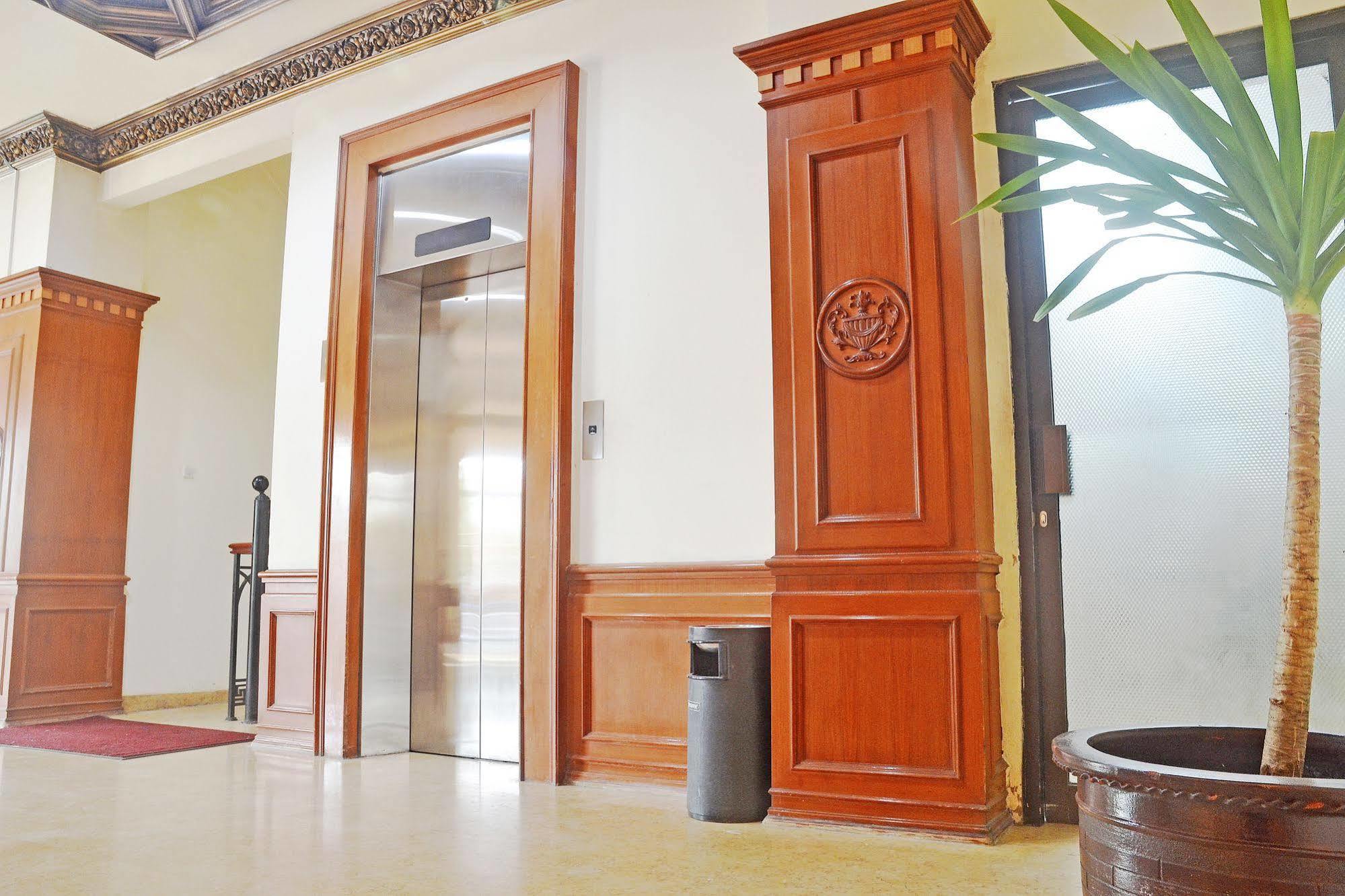 סוראבאיה Zen Rooms Sultan Iskandar Muda מראה חיצוני תמונה