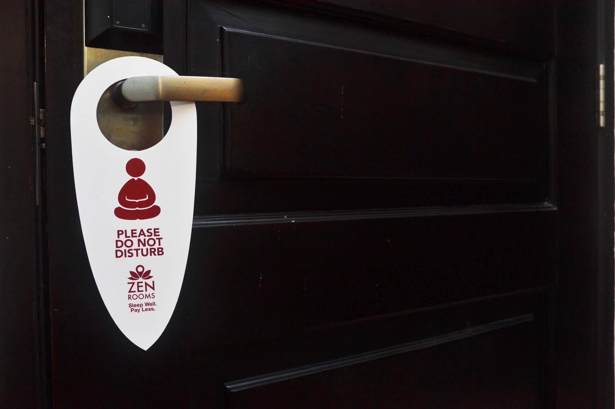 סוראבאיה Zen Rooms Sultan Iskandar Muda מראה חיצוני תמונה